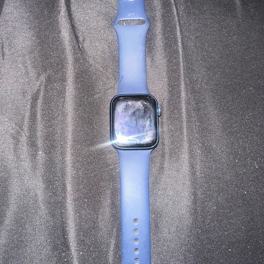 Apple watch series 6 40 MM - Picture 2 of 2